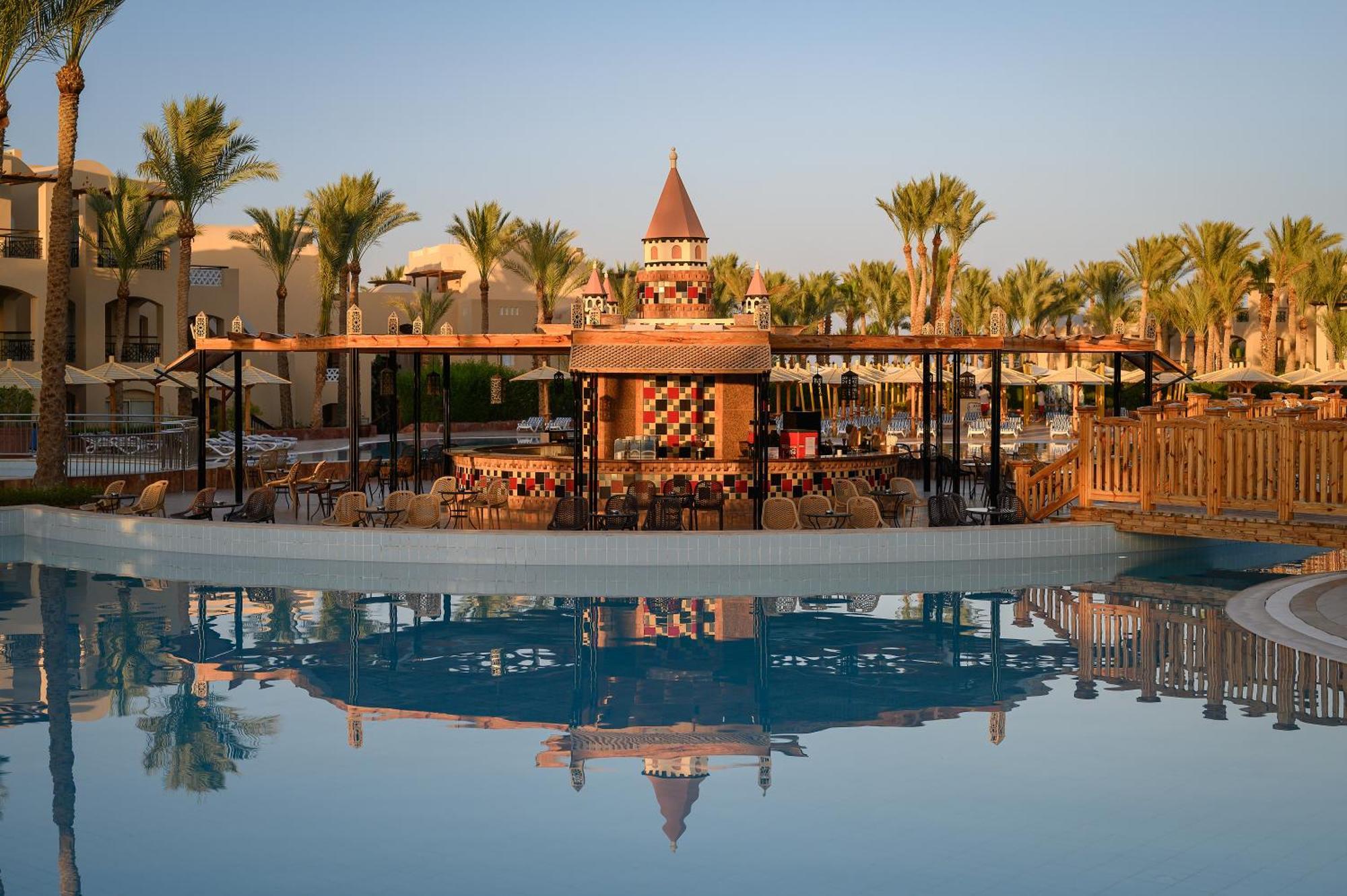 Iberotel Redsina Шарм-эль-Шейх Экстерьер фото The pool at the Sheraton Sharm