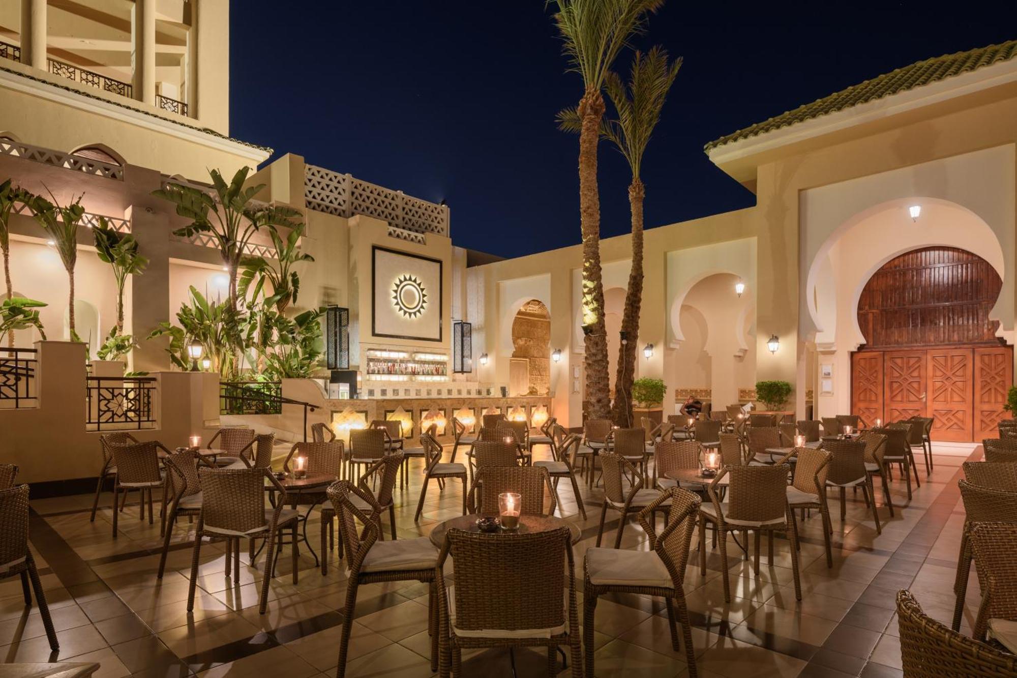Iberotel Redsina Шарм-эль-Шейх Экстерьер фото The hotel's courtyard